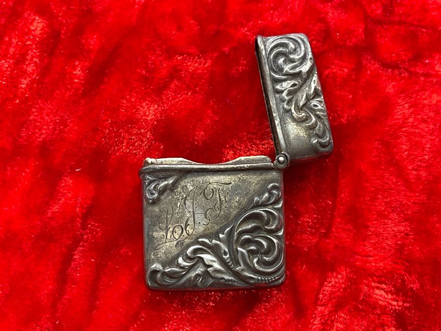 Antique Sterling Silver Repousse Stamp Case Box With Stamp 6.5g [Photo 6]