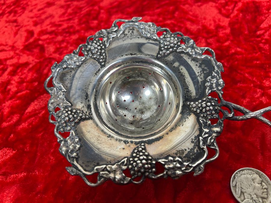Antique Sterling Silver Tea Strainer Sifter Spoon Grape Vine Motif 81g [Photo 3]
