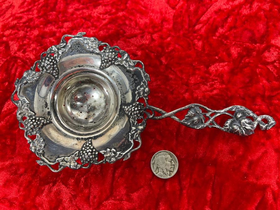 Antique Sterling Silver Tea Strainer Sifter Spoon Grape Vine Motif 81g [Photo 2]