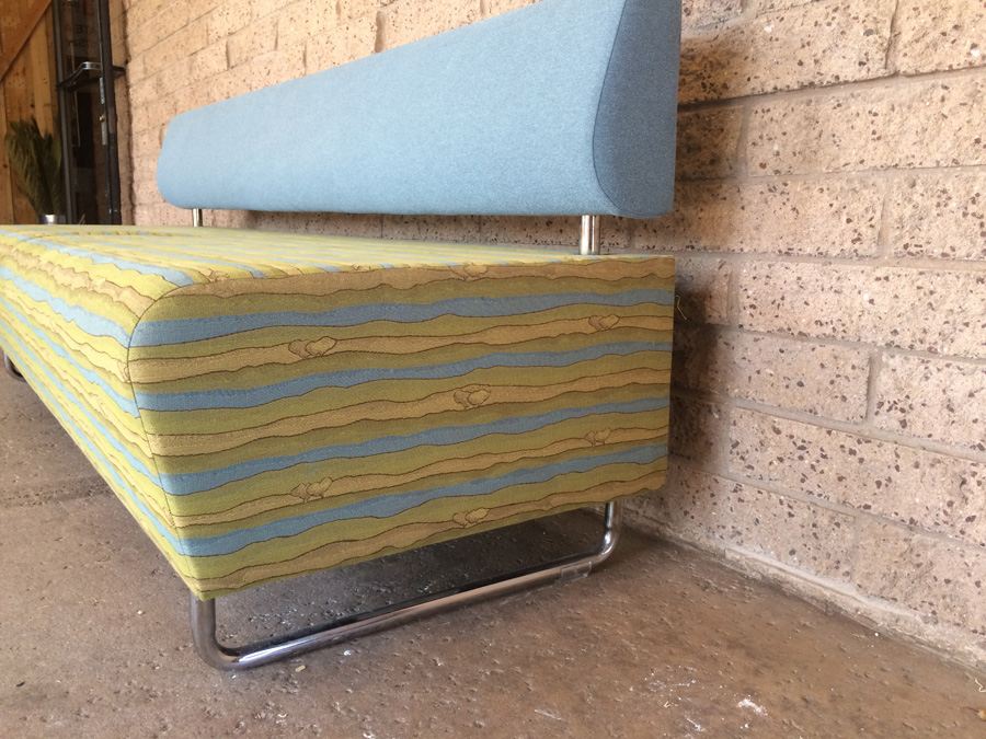 Modern KI HUB Modular Sofa with Bent Chrome Legs [Photo 3]