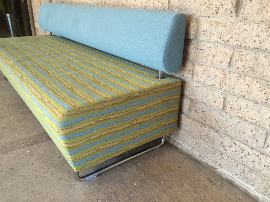 Modern KI HUB Modular Sofa with Bent Chrome Legs [Photo 3]