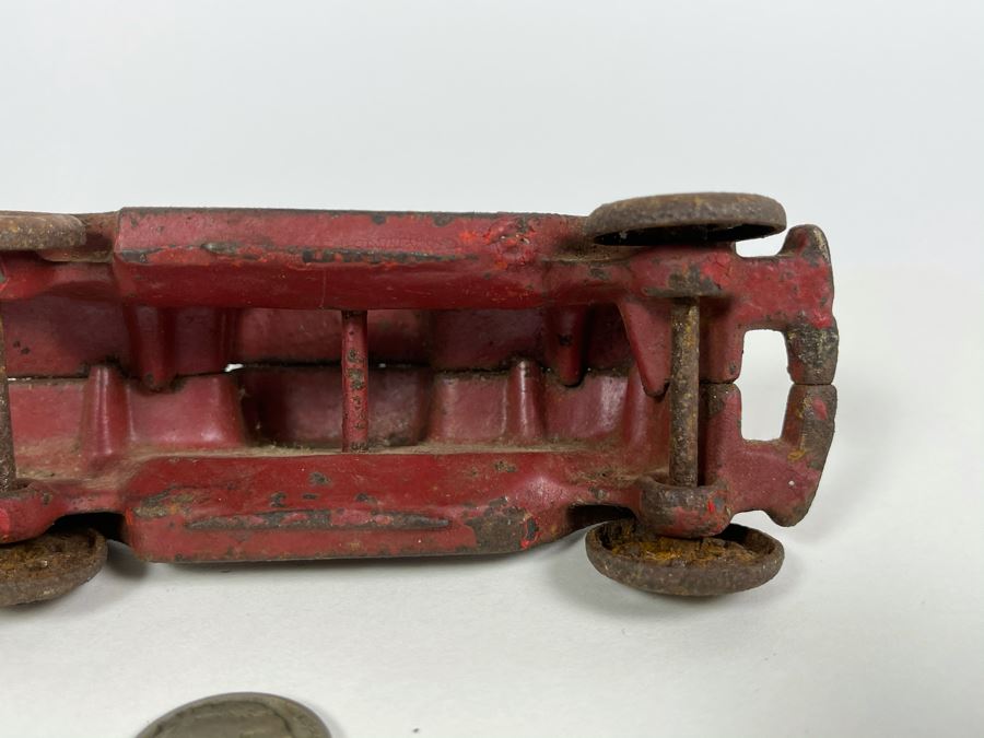 Old Cast Iron Toy Car 5L [Photo 9]