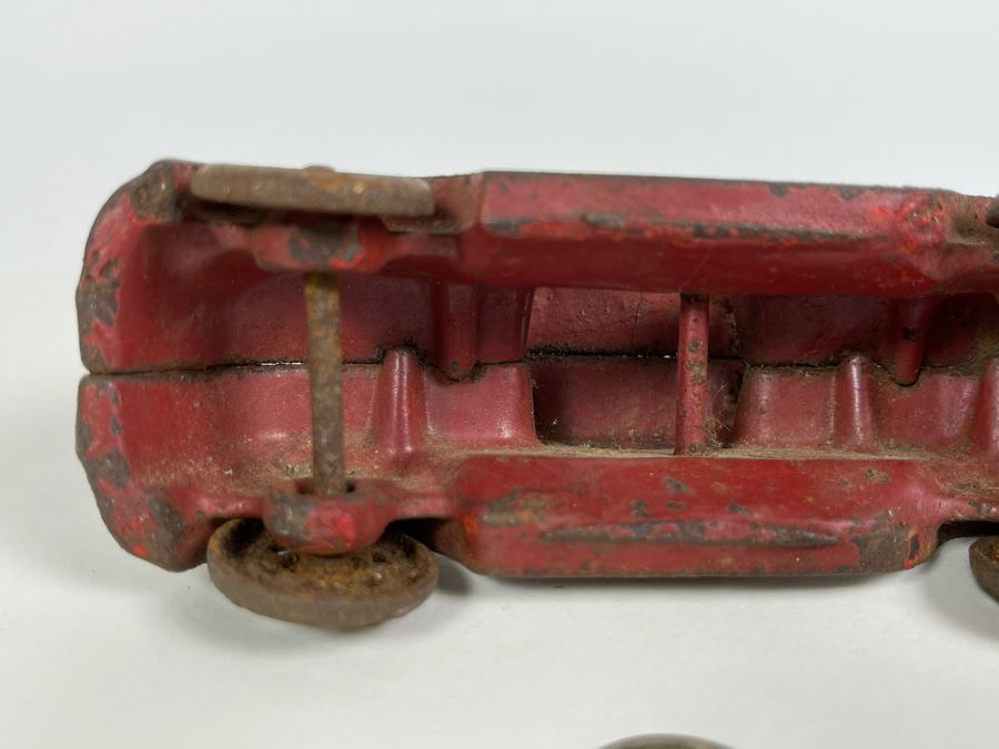 Old Cast Iron Toy Car 5L