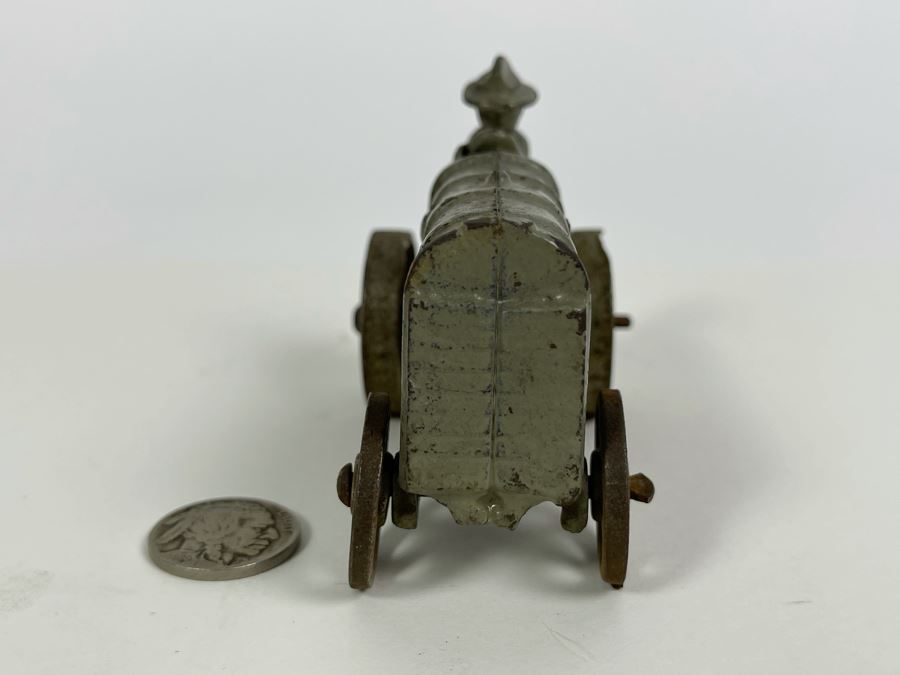 Old Cast Iron Toy Tractor 3.5L [Photo 4]