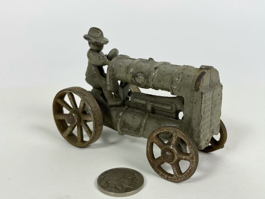 Old Cast Iron Toy Tractor 3.5L [Photo 3]