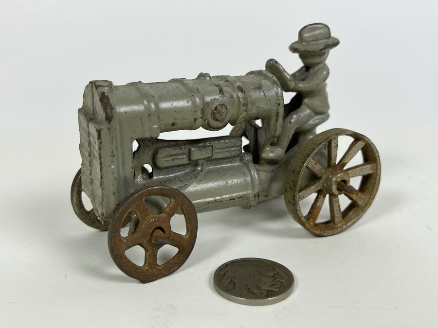 Old Cast Iron Toy Tractor 3.5L [Photo 5]