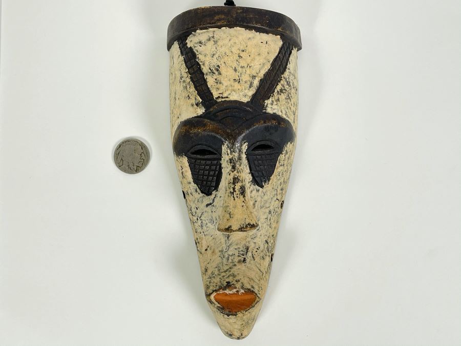 Hand Carved Handpainted Wooden Ethnic Mask 4.5W X 7.5H X 1.5D [Photo 1]