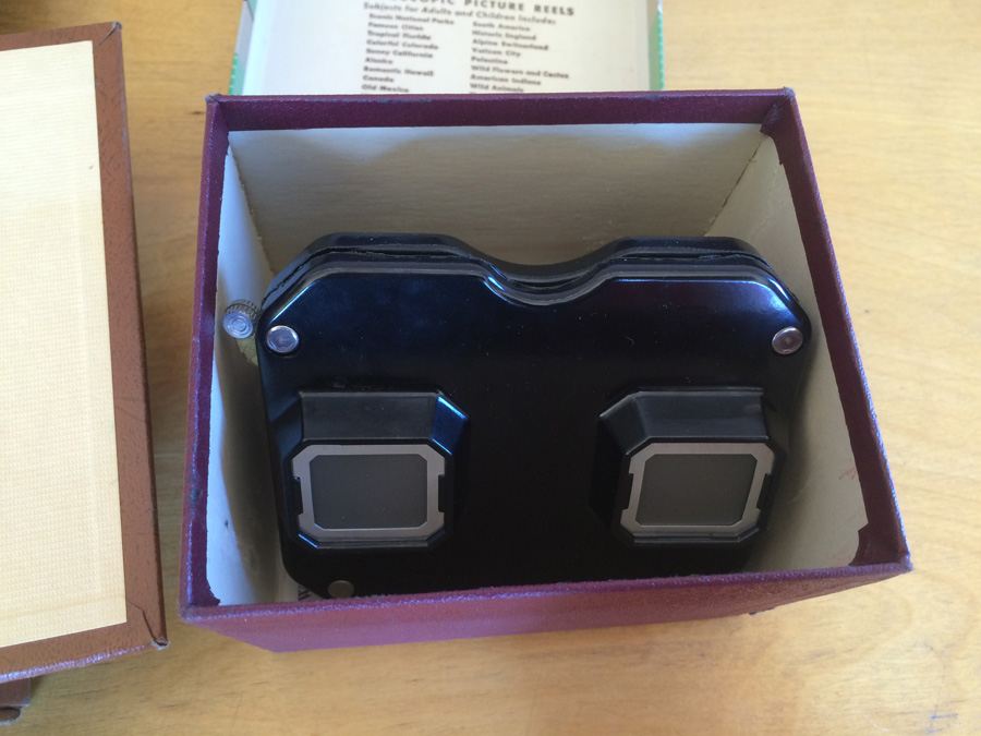 View-Master in Original Box with Tons of Picture Reels and Storage Box [Photo 2]