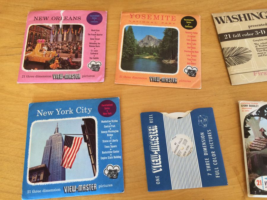 View-Master in Original Box with Tons of Picture Reels and Storage Box [Photo 10]