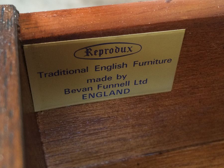 English Drop-Leaf Table with 2 Drawers and Metal Casters [Photo 6]