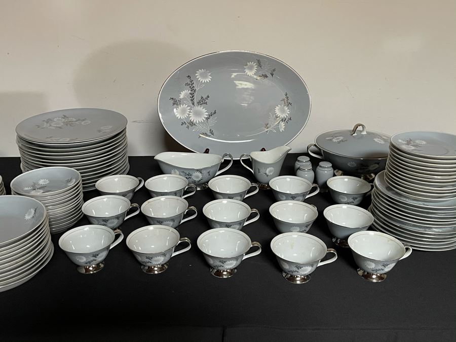 Mid-Century Starlite Pattern Seyei Fine China From Japan - Huge Set With Over 100 Pieces Apx Service For 14 [Photo 3]