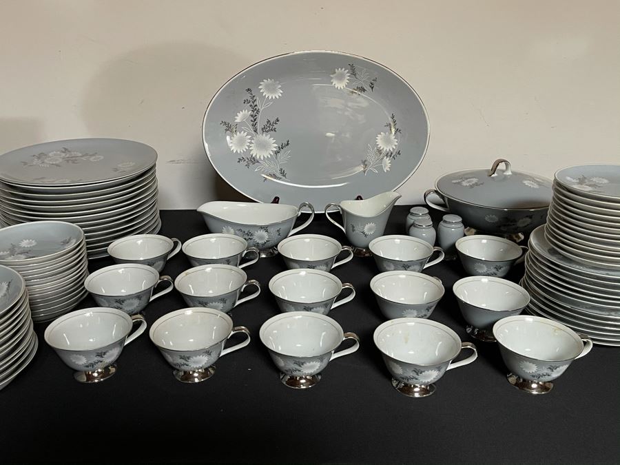 Mid-Century Starlite Pattern Seyei Fine China From Japan - Huge Set With Over 100 Pieces Apx Service For 14