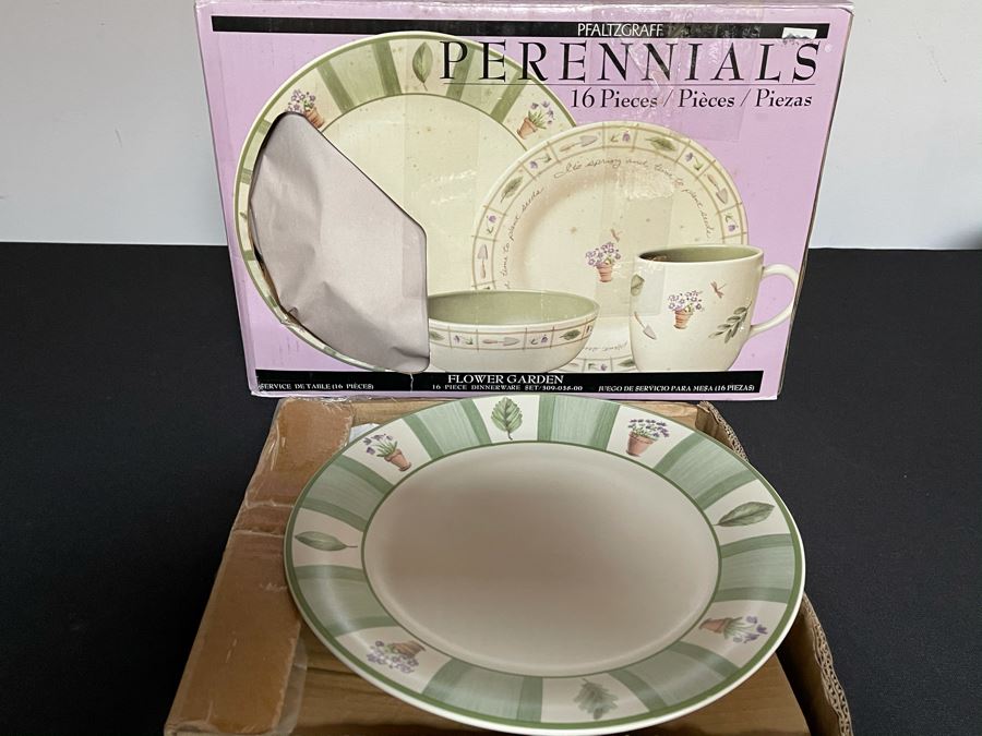 JUST ADDED - Pfaltzgraff Perennials 16 Piece Dinnerware Set