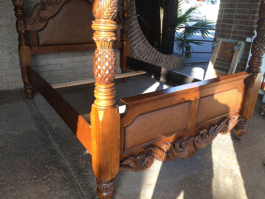 4 Poster Henredon Queen Size Carved Wood Bed [Photo 30]