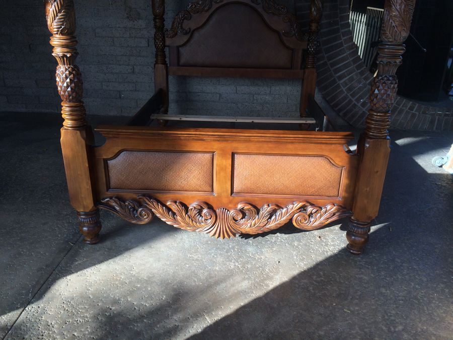 4 Poster Henredon Queen Size Carved Wood Bed [Photo 25]