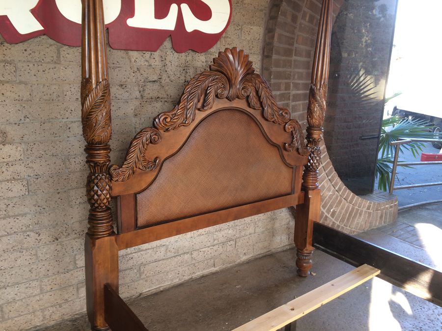 4 Poster Henredon Queen Size Carved Wood Bed [Photo 14]