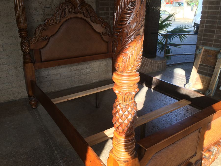 4 Poster Henredon Queen Size Carved Wood Bed [Photo 29]