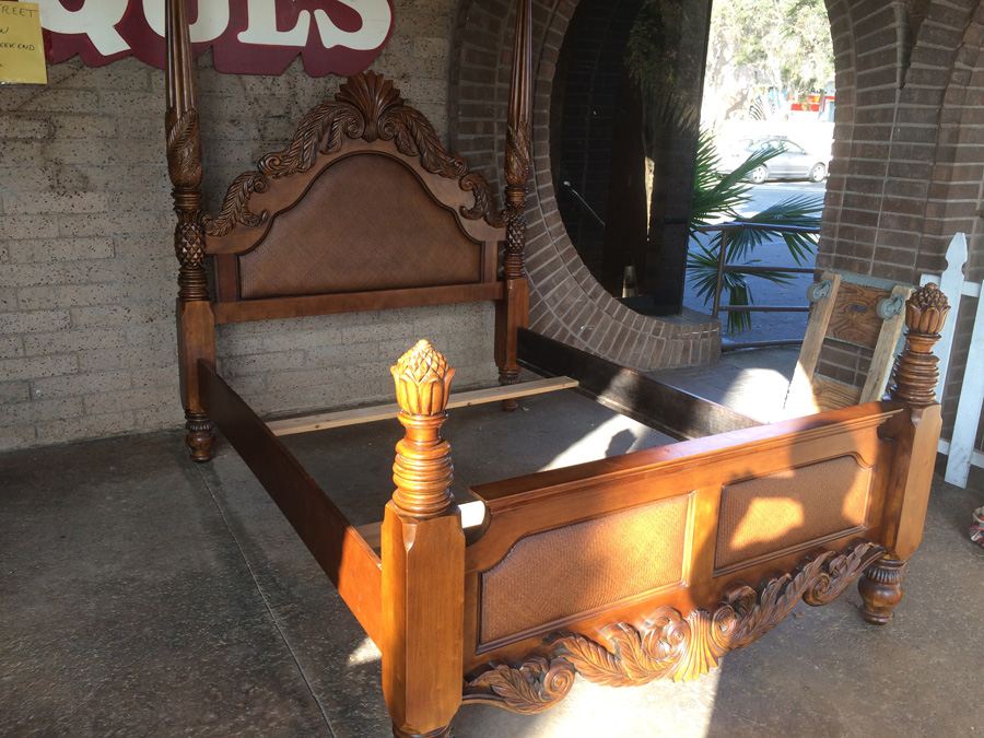 4 Poster Henredon Queen Size Carved Wood Bed