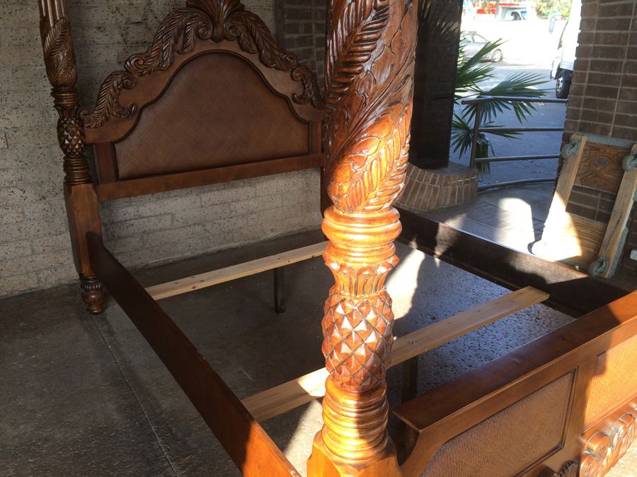 4 Poster Henredon Queen Size Carved Wood Bed [Photo 28]