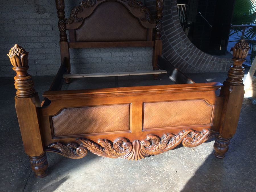 4 Poster Henredon Queen Size Carved Wood Bed [Photo 5]
