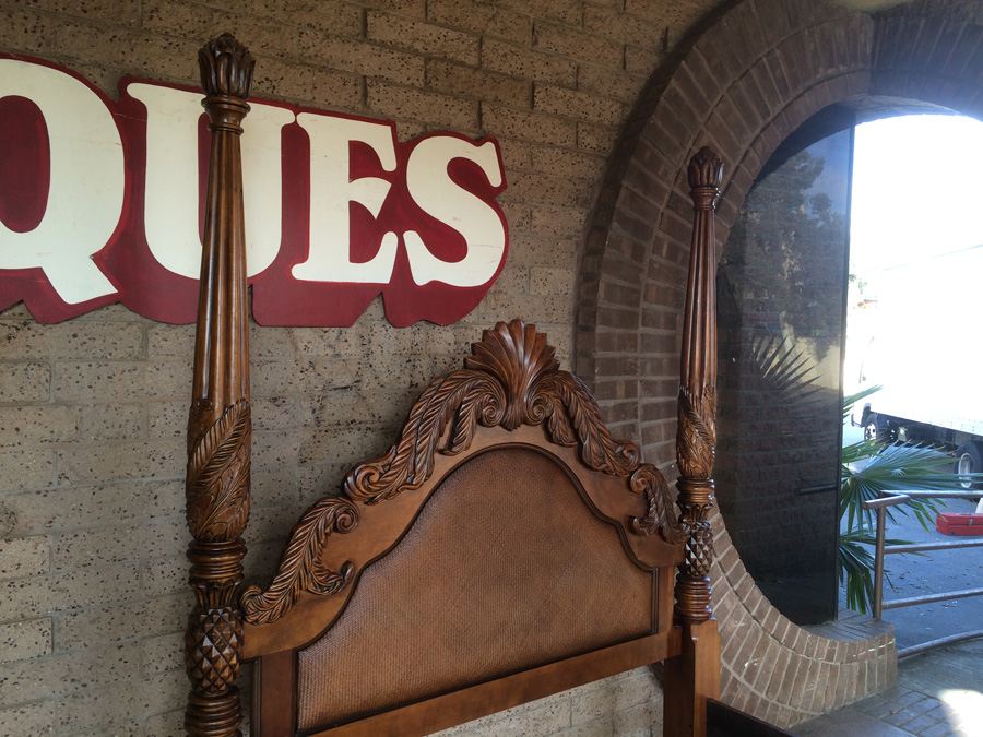 4 Poster Henredon Queen Size Carved Wood Bed [Photo 13]