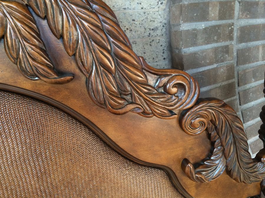 4 Poster Henredon Queen Size Carved Wood Bed [Photo 10]