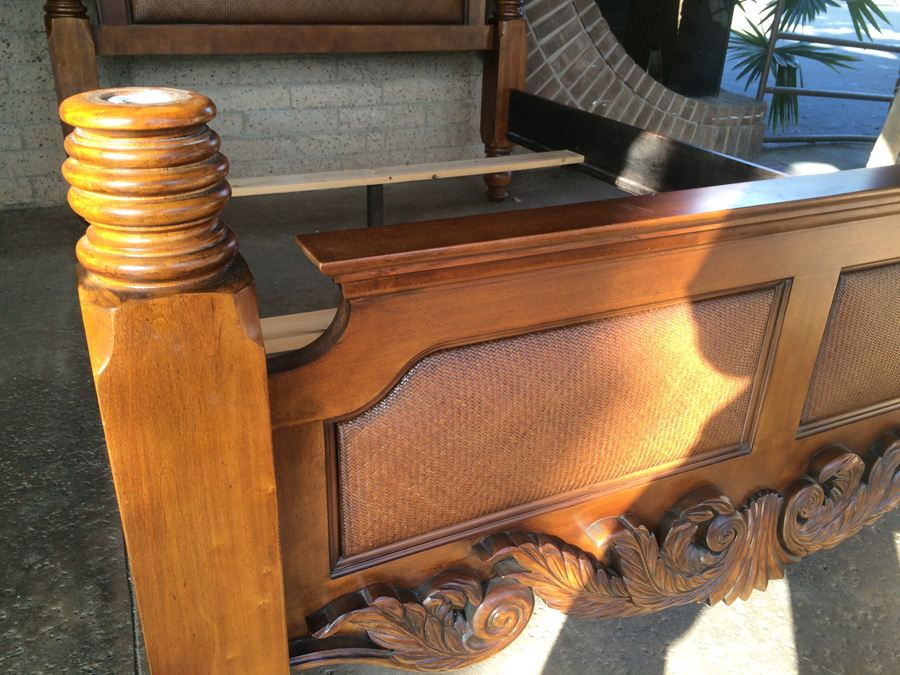 4 Poster Henredon Queen Size Carved Wood Bed [Photo 16]