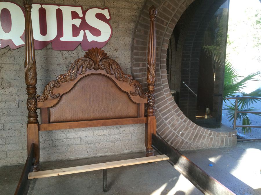 4 Poster Henredon Queen Size Carved Wood Bed [Photo 18]