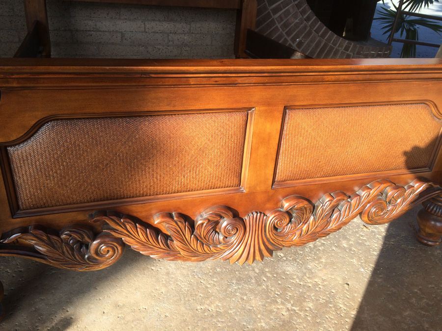 4 Poster Henredon Queen Size Carved Wood Bed [Photo 17]