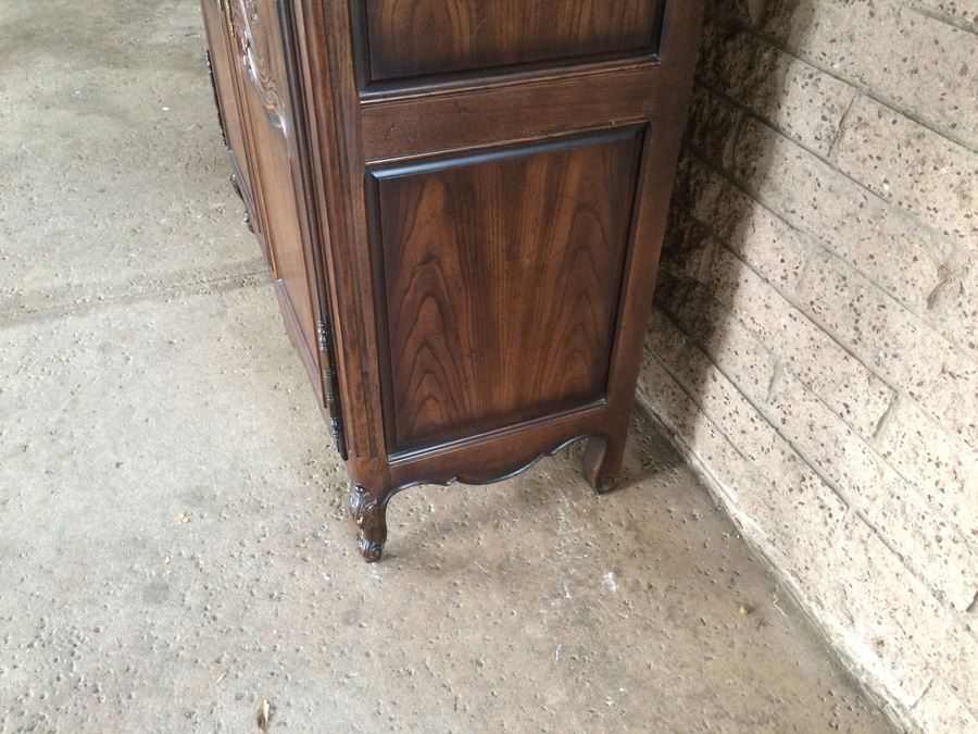 Henredon Cabinet with 2 Doors and Plenty of Storage in Excellent Condition [Photo 20]