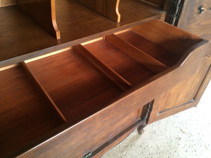 Henredon Cabinet with 2 Doors and Plenty of Storage in Excellent Condition [Photo 9]