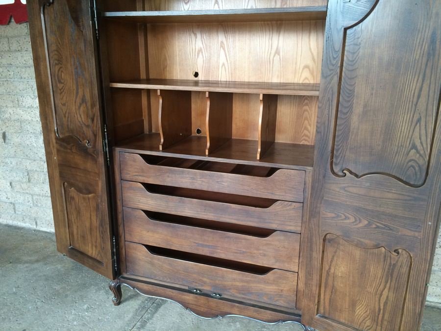 Henredon Cabinet with 2 Doors and Plenty of Storage in Excellent Condition [Photo 4]