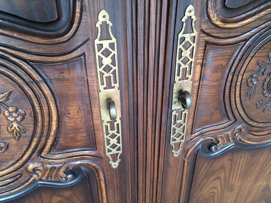 Henredon Cabinet with 2 Doors and Plenty of Storage in Excellent Condition [Photo 13]