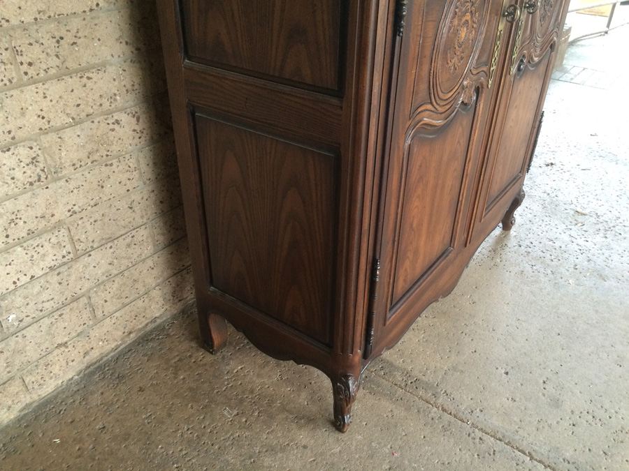 Henredon Cabinet with 2 Doors and Plenty of Storage in Excellent Condition [Photo 15]