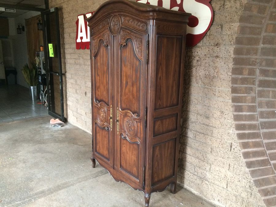 Henredon Cabinet with 2 Doors and Plenty of Storage in Excellent Condition [Photo 19]