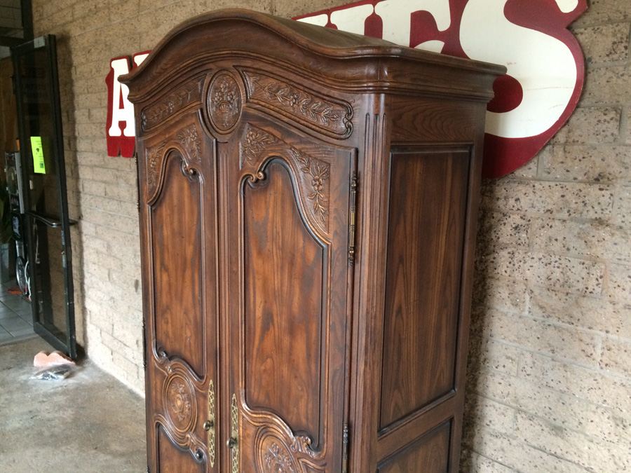 Henredon Cabinet with 2 Doors and Plenty of Storage in Excellent Condition [Photo 18]