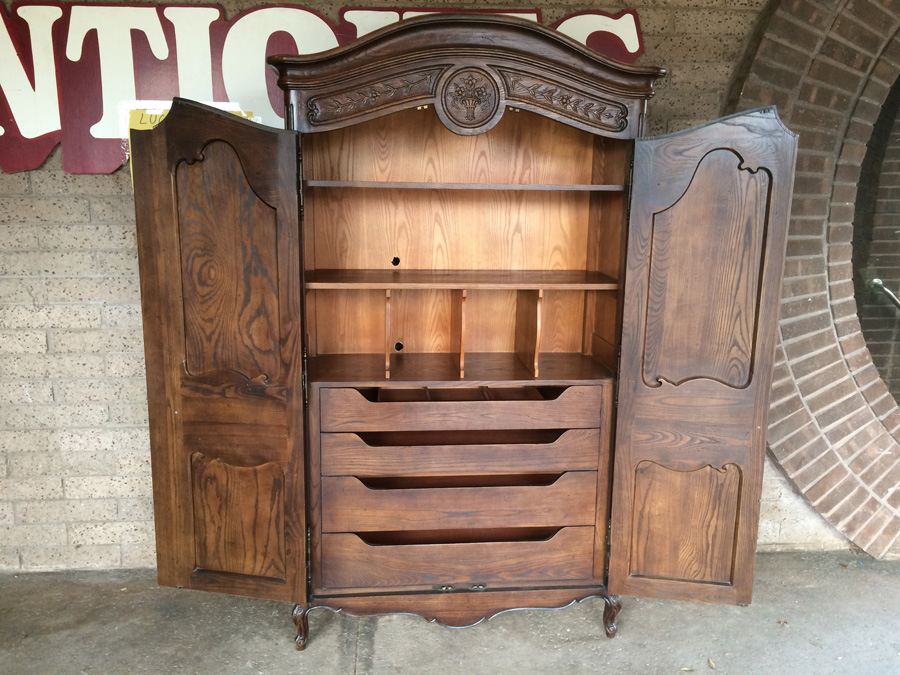 Henredon Cabinet with 2 Doors and Plenty of Storage in Excellent Condition [Photo 1]