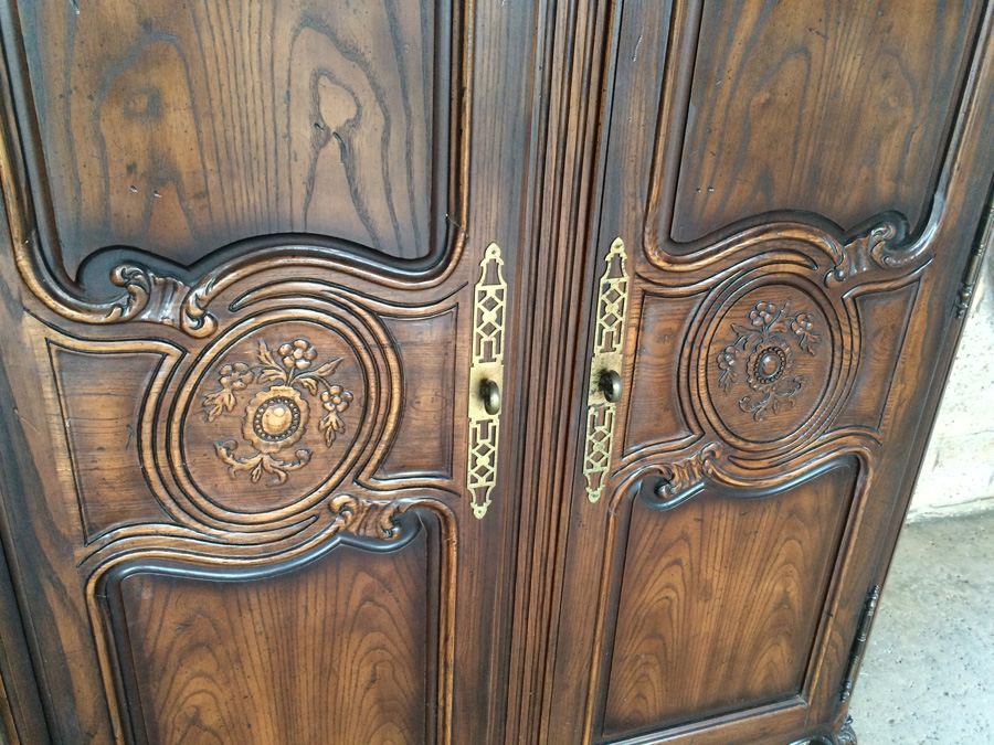 Henredon Cabinet with 2 Doors and Plenty of Storage in Excellent Condition [Photo 12]