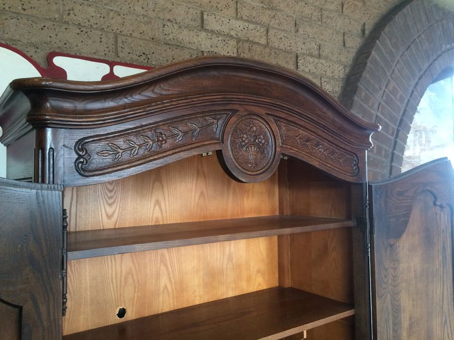 Henredon Cabinet with 2 Doors and Plenty of Storage in Excellent Condition [Photo 5]