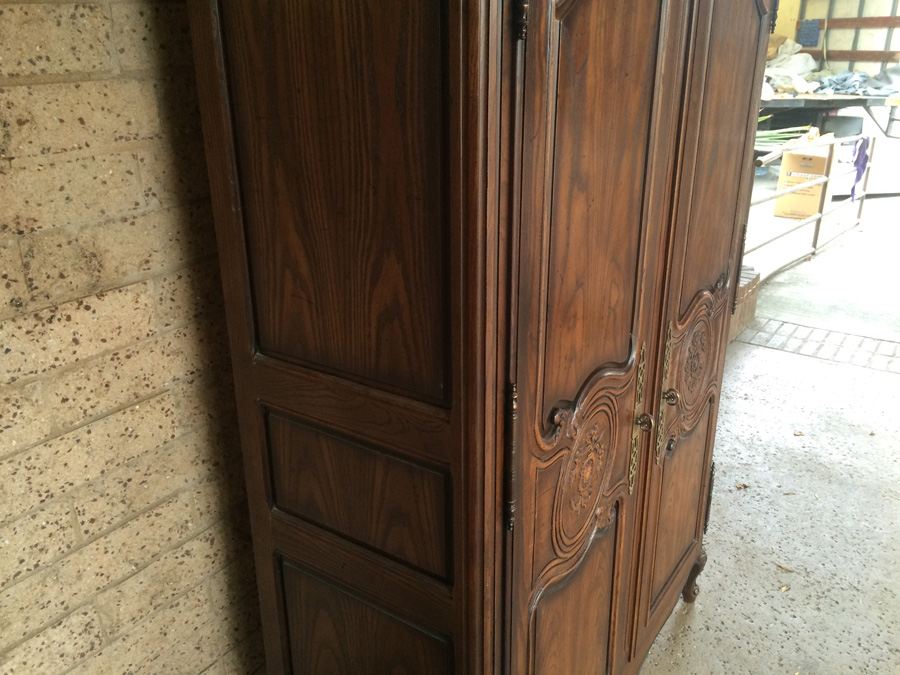 Henredon Cabinet with 2 Doors and Plenty of Storage in Excellent Condition [Photo 16]