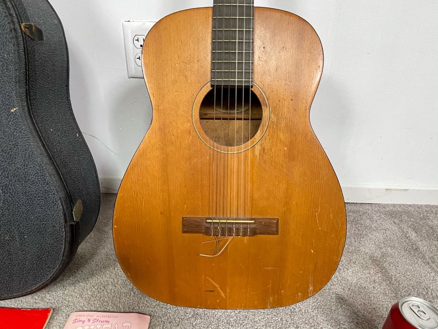 Vintage SEARS Silvertone Classic Guitar Nylon Strings With Case And Pair Of Learn Guitar Books [Photo 4]