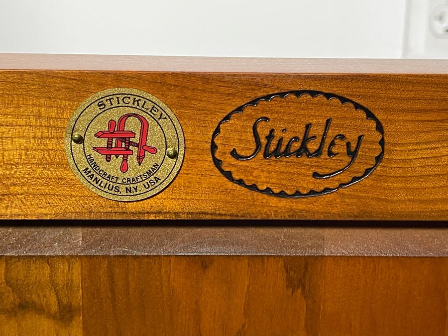 Stickley Furniture Inlaid Cedar Hope Blanket Chest With Casters 32W X 17D X 18H [Photo 10]