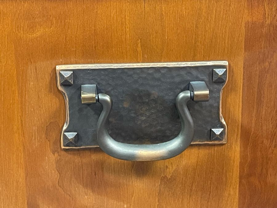 Stickley Furniture Inlaid Cedar Hope Blanket Chest With Casters 32W X 17D X 18H [Photo 13]