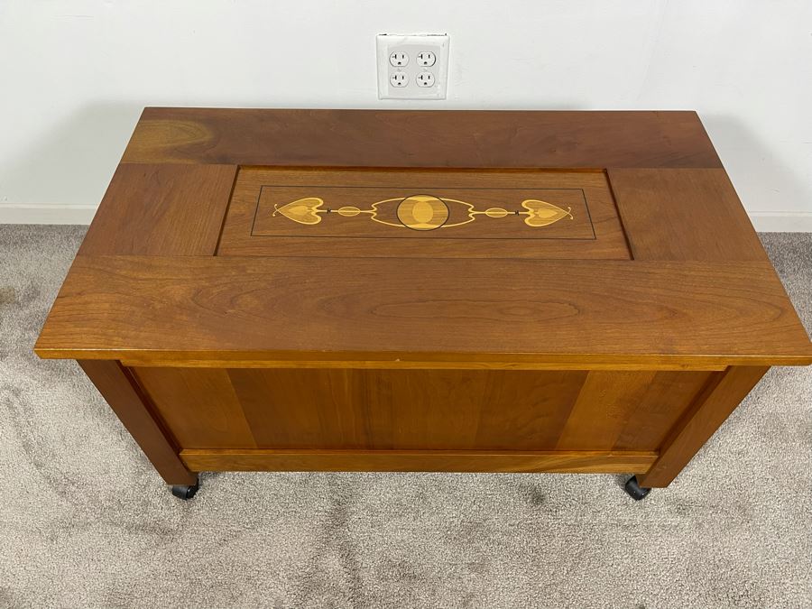 Stickley Furniture Inlaid Cedar Hope Blanket Chest With Casters 32W X 17D X 18H [Photo 3]