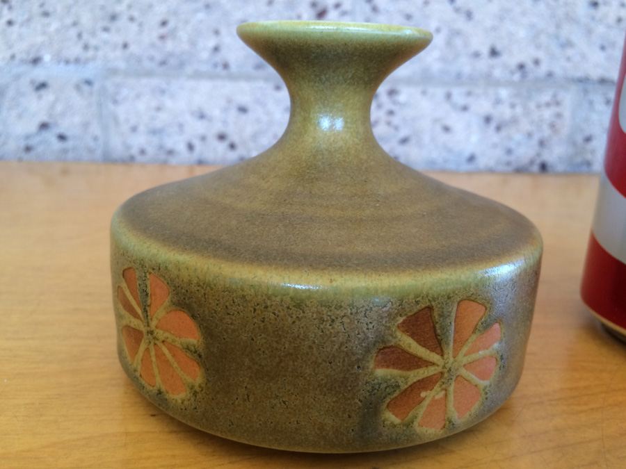 Mid-Century Pottery Vase [Photo 4]