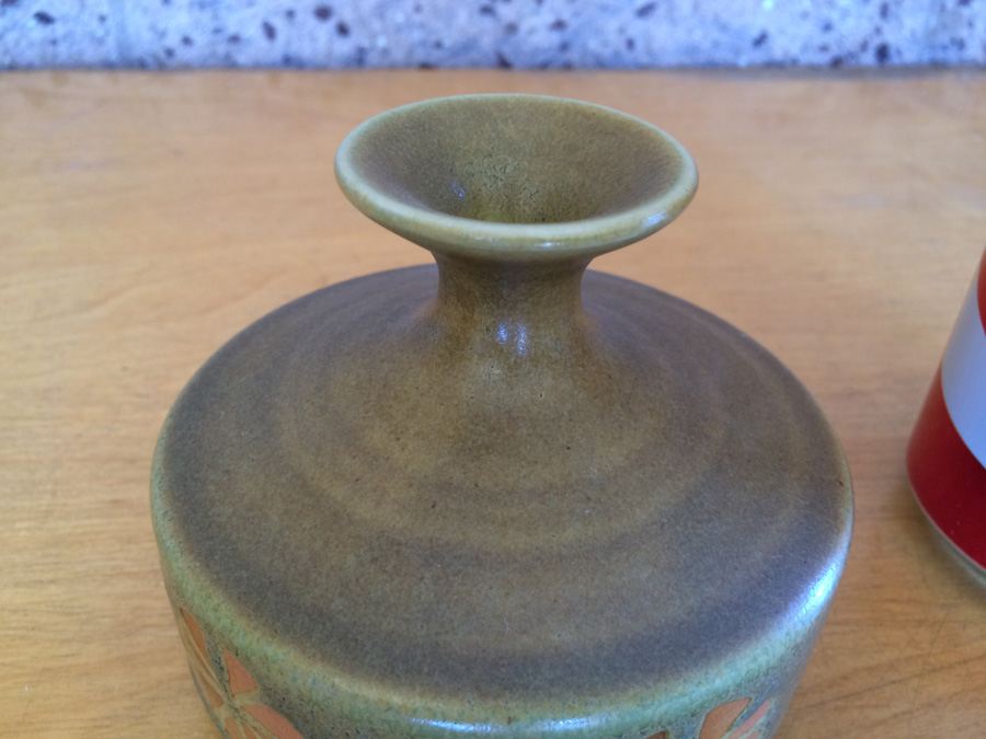 Mid-Century Pottery Vase [Photo 6]