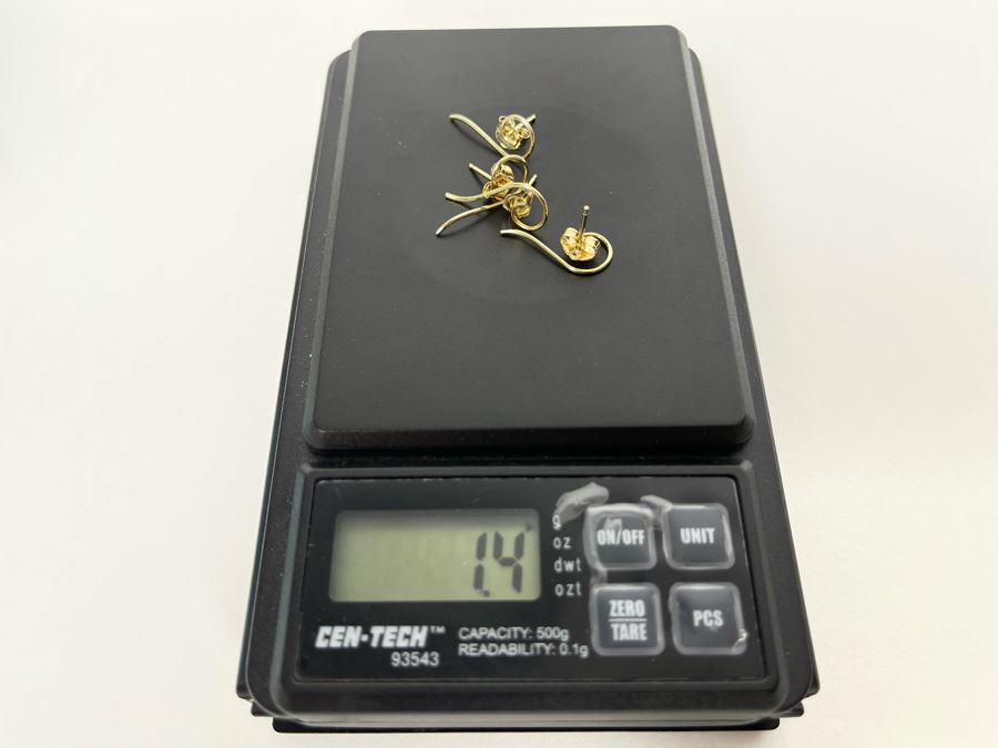 Two Pairs Of 14K Gold Earrings 1.4g [Photo 8]