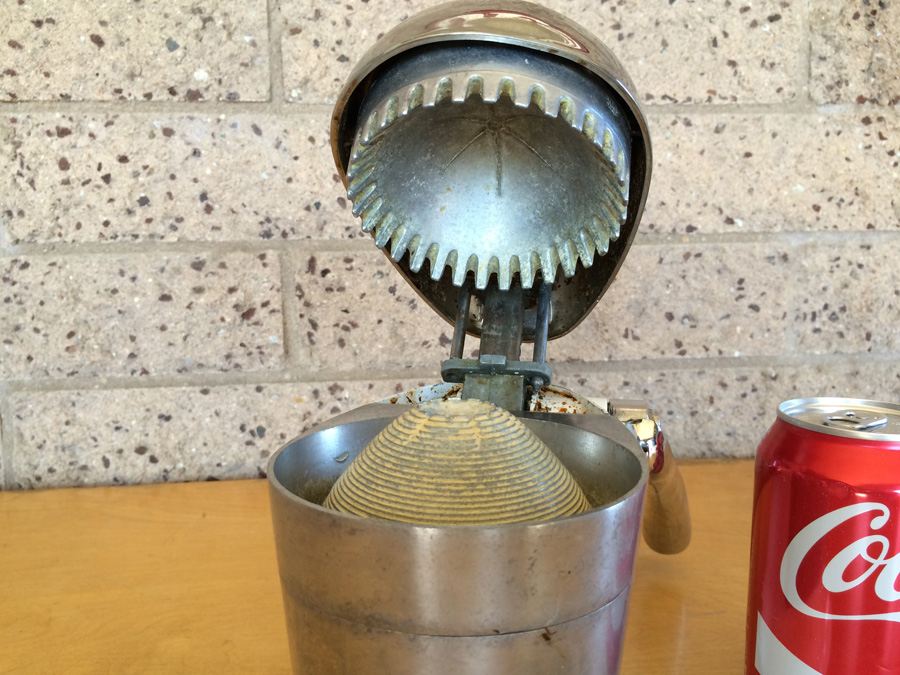 Vintage Juicer Tilt Top Juice-O-Mat [Photo 3]