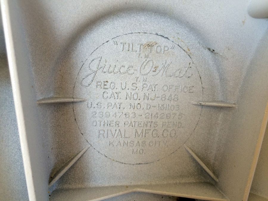 Vintage Juicer Tilt Top Juice-O-Mat [Photo 8]