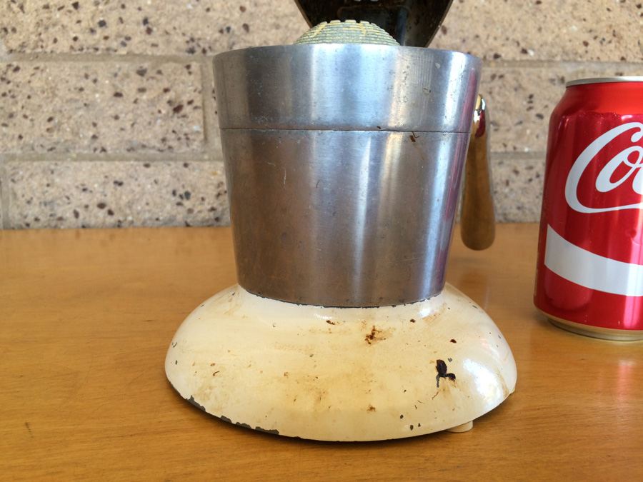 Vintage Juicer Tilt Top Juice-O-Mat [Photo 6]